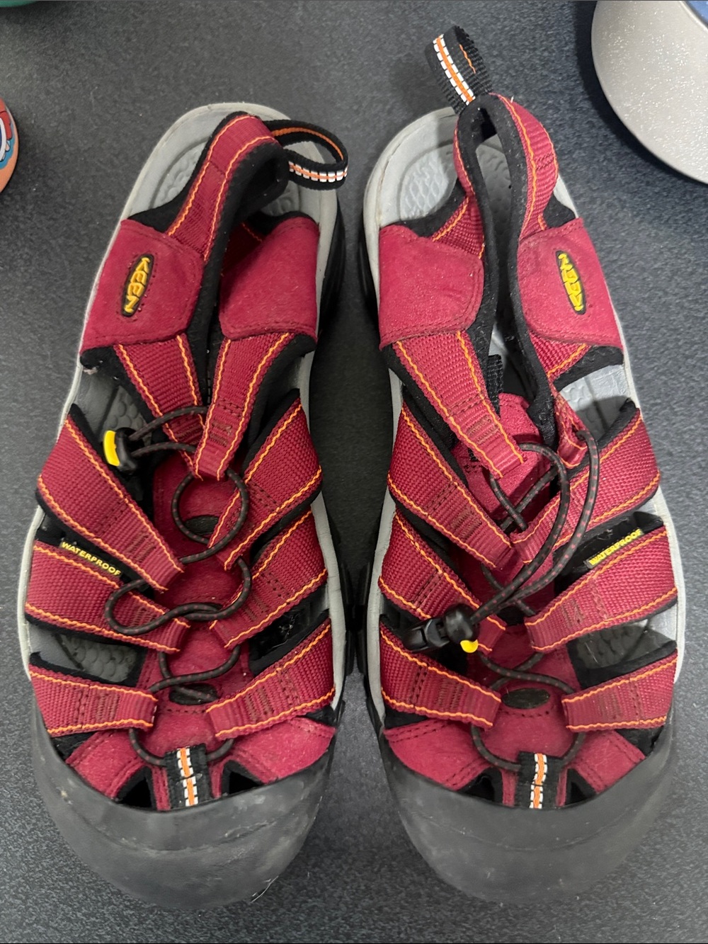 Keen Men's Burgundy and Black Closed-Toe Sport Sandals